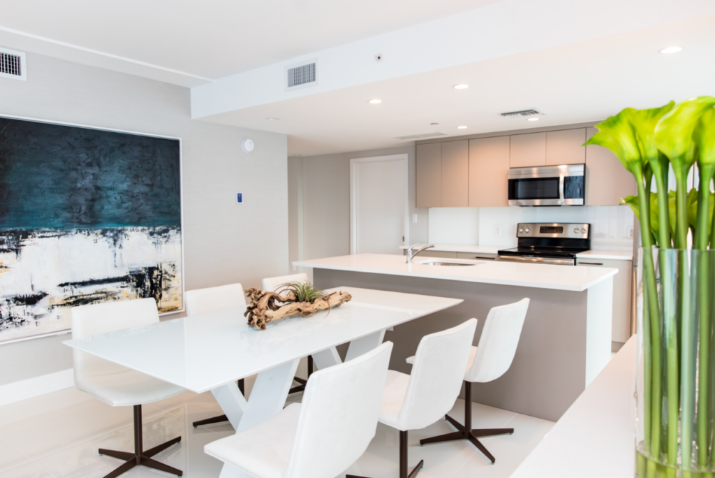 Layered neutral furnishings in the apartment